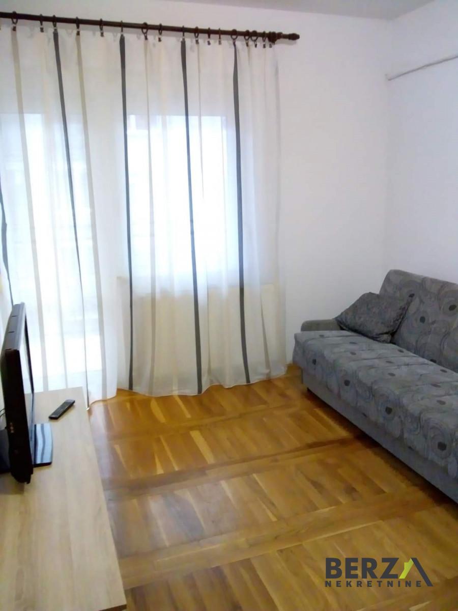izdavanje - NOVI SAD - CENTAR - 9102334