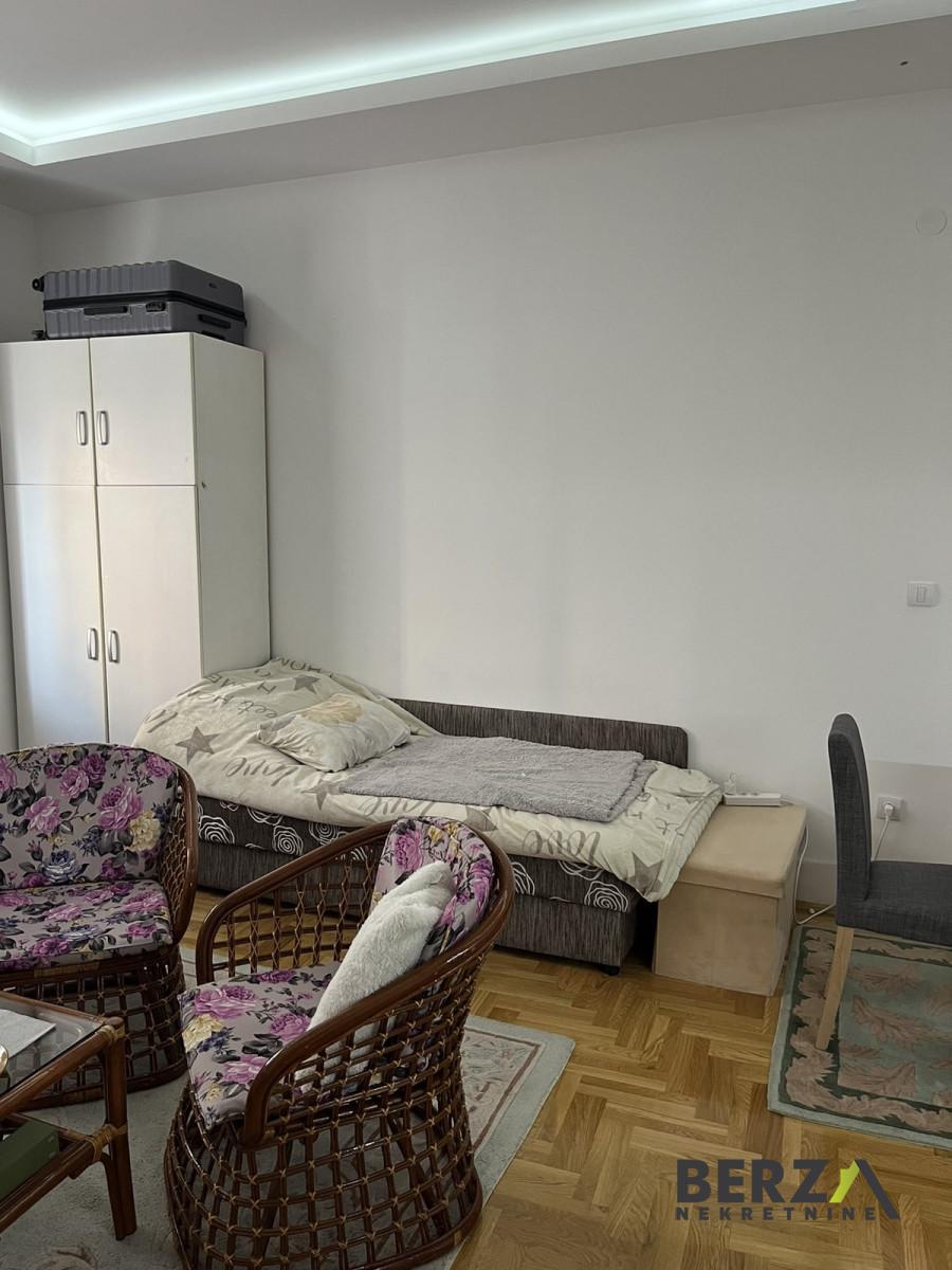 izdavanje - NOVI SAD - SALAJKA - 9102479