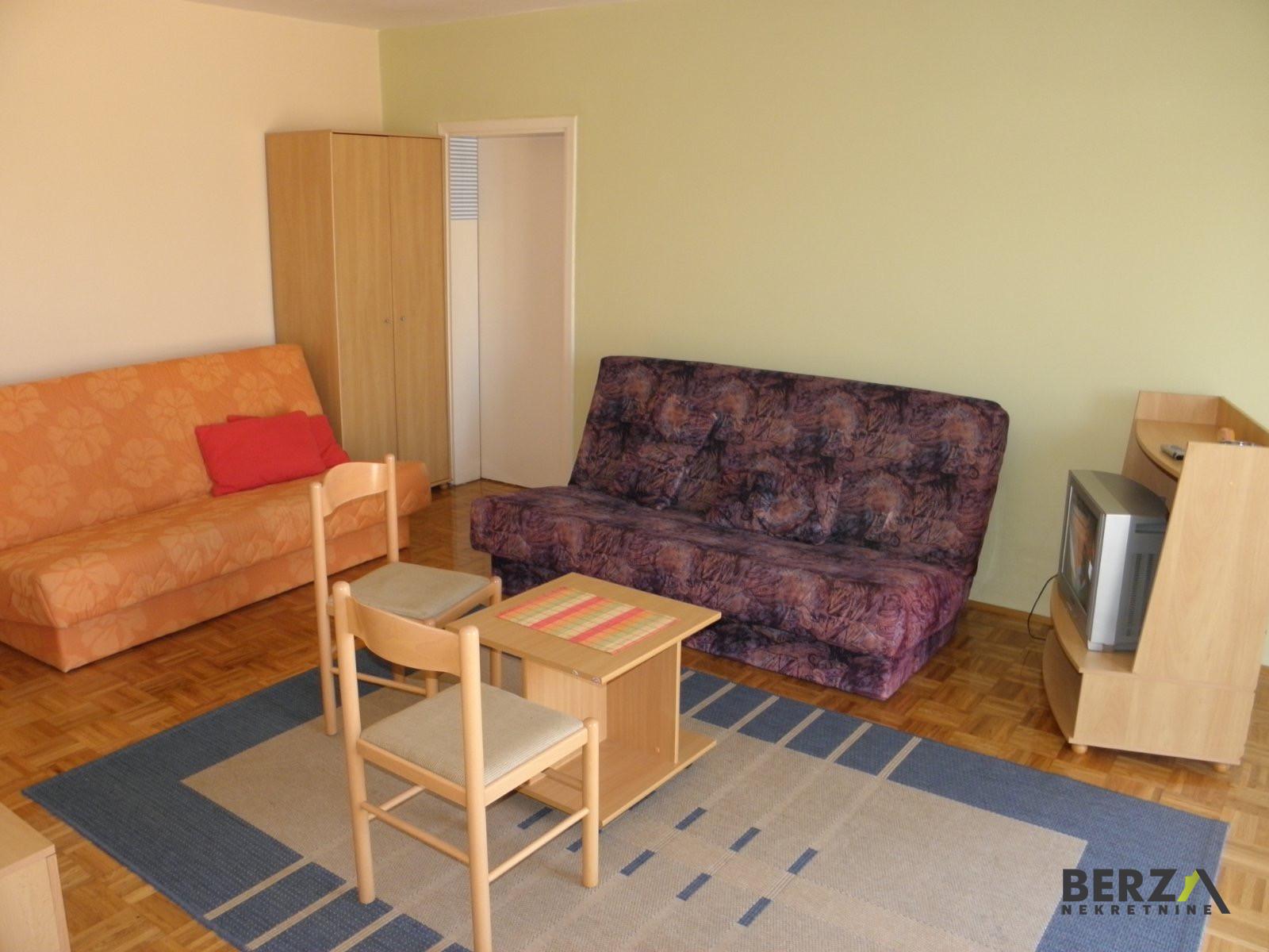 izdavanje - NOVI SAD - CENTAR - 9102616