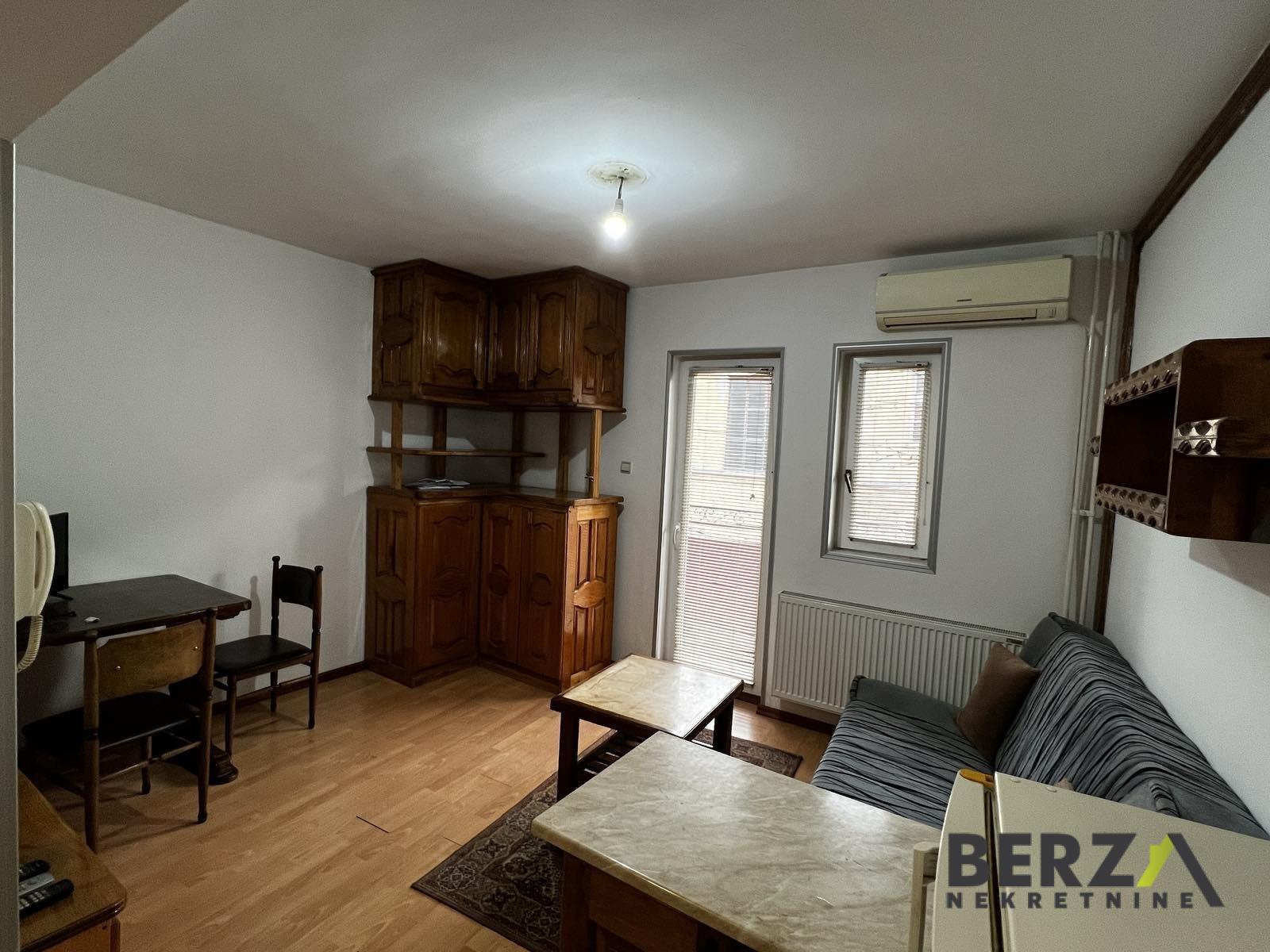 izdavanje - NOVI SAD - BULEVAR - 9104367