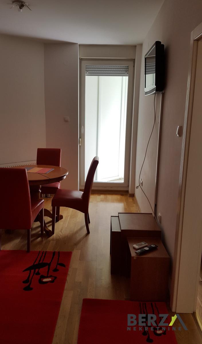 izdavanje - NOVI SAD - CENTAR - 9104567