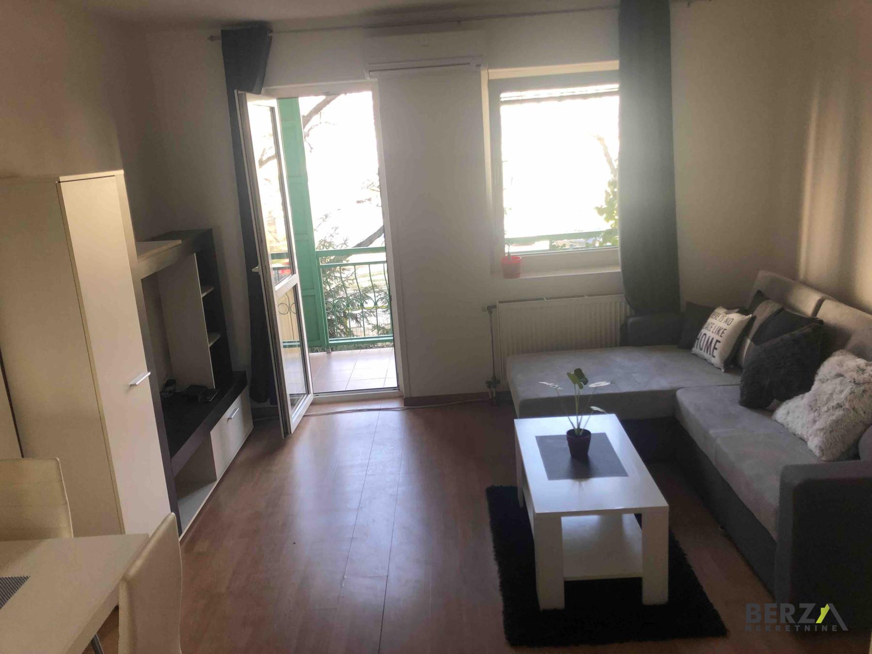 izdavanje - NOVI SAD - ROTKVARIJA - 9104710