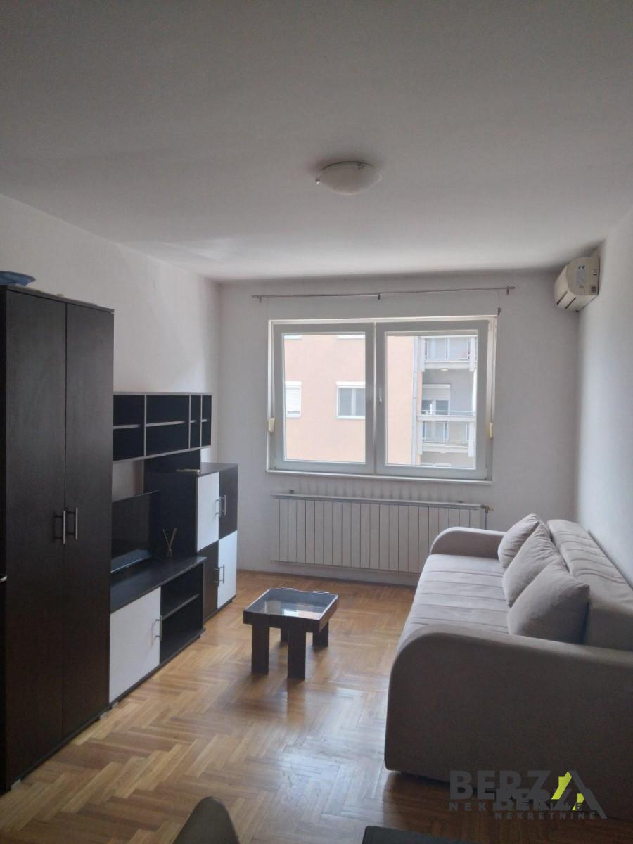 izdavanje - NOVI SAD - BULEVAR EVROPE - 9104747