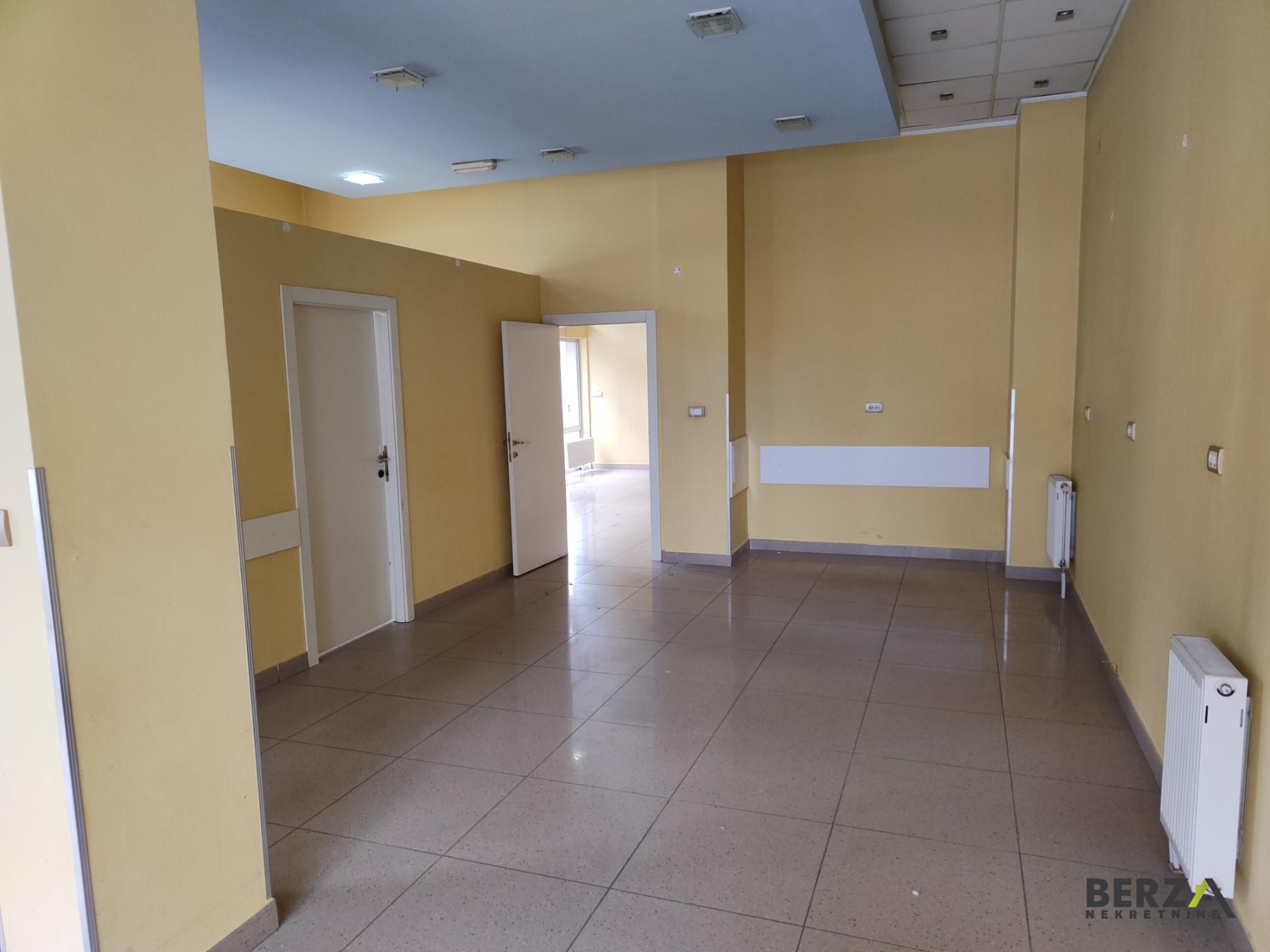 izdavanje - NOVI SAD - CARA DUŠANA - 9105168