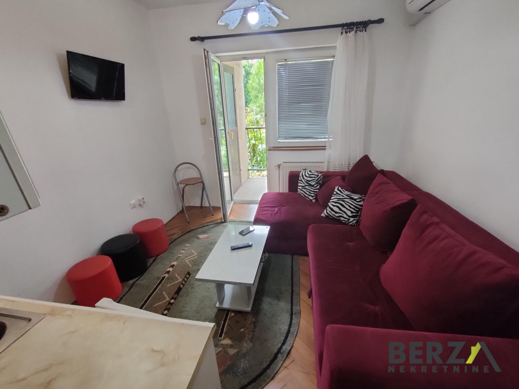 izdavanje - NOVI SAD - ROTKVARIJA - 9105317