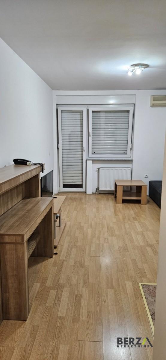 izdavanje - NOVI SAD - CENTAR - 9105321