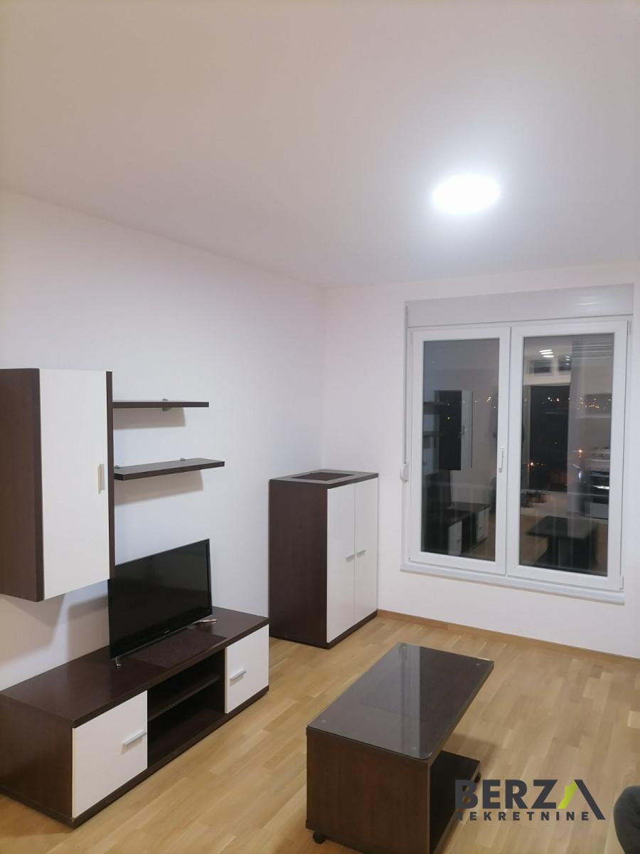 izdavanje - NOVI SAD - SALAJKA - 9105867