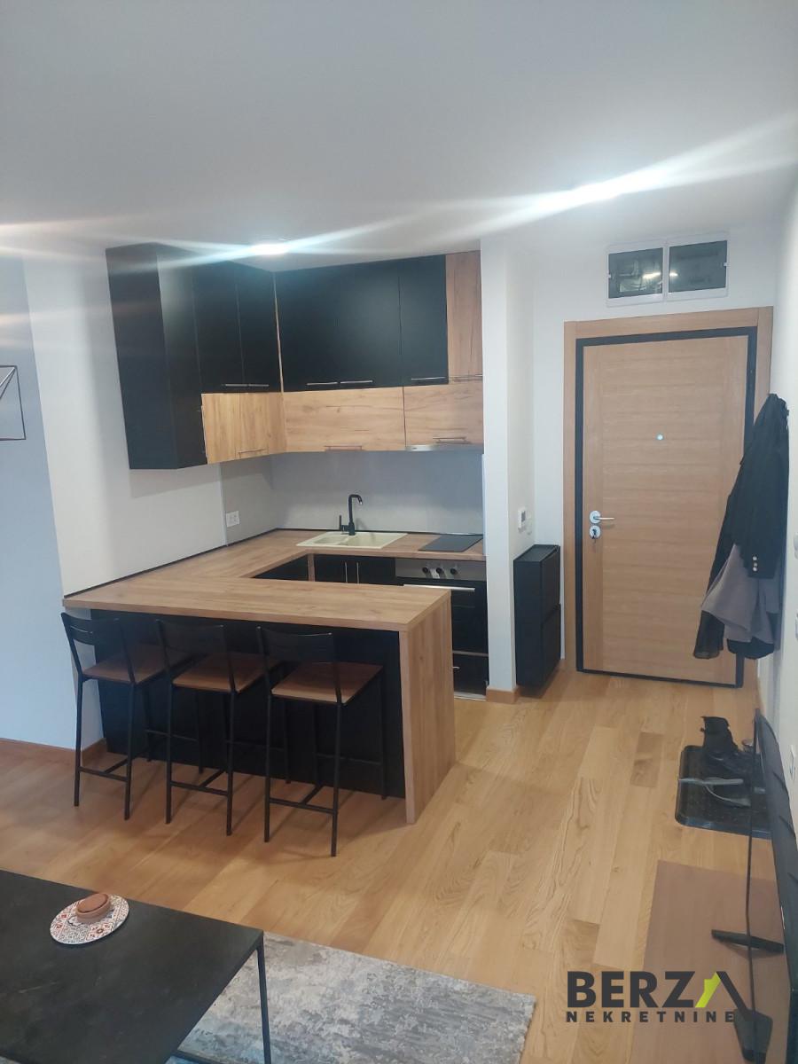 izdavanje - NOVI SAD - CENTAR - 9106024