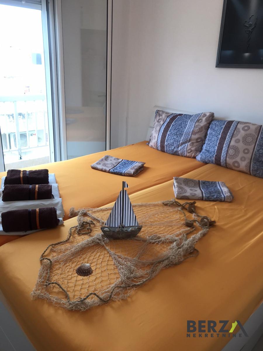 izdavanje - PETROVARADIN - PETROVARADIN - 9106366
