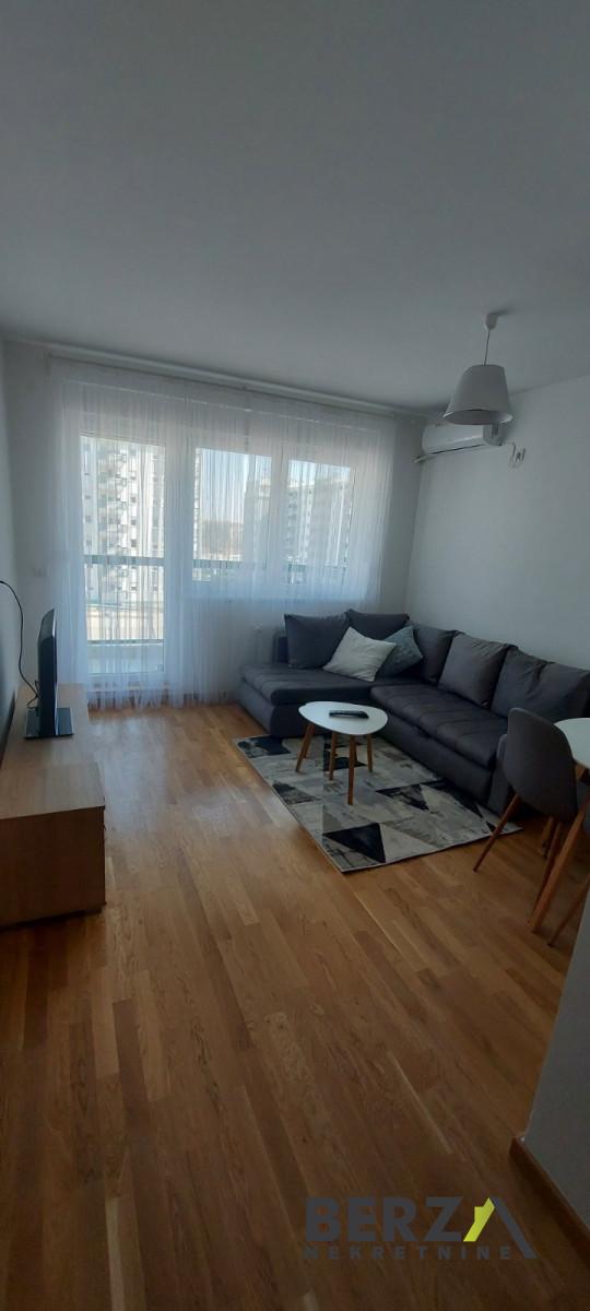 izdavanje - NOVI SAD - JUGOVIĆEVO - 9106381
