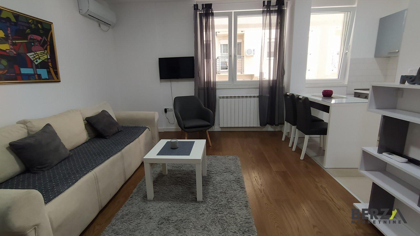 izdavanje - NOVI SAD - BULEVAR - 9106425