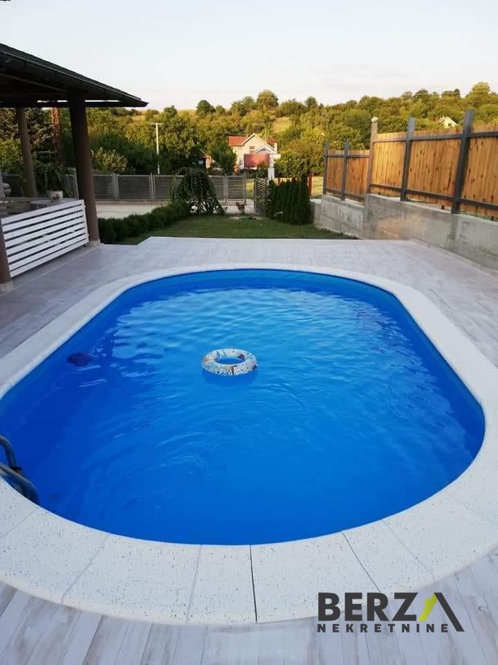 izdavanje - NOVI SAD - PETROVARADIN - 9106597