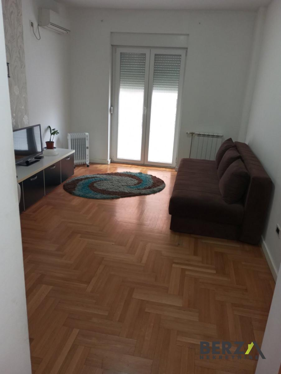 izdavanje - NOVI SAD - CENTAR - 9106712