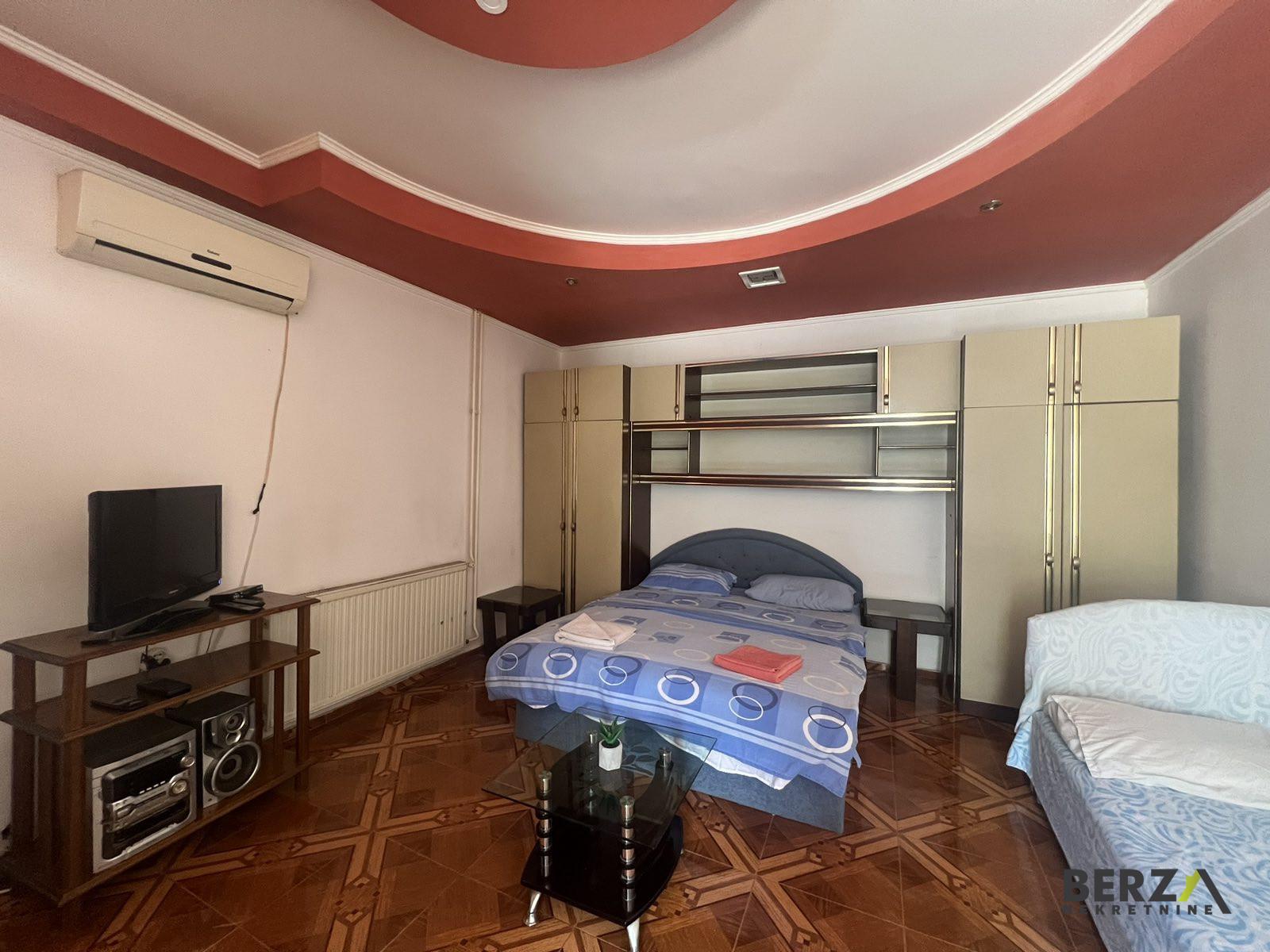 izdavanje - PETROVARADIN - PETROVARADIN - 9106778