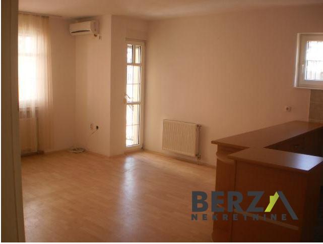 izdavanje - NOVI SAD - CENTAR - 9107892