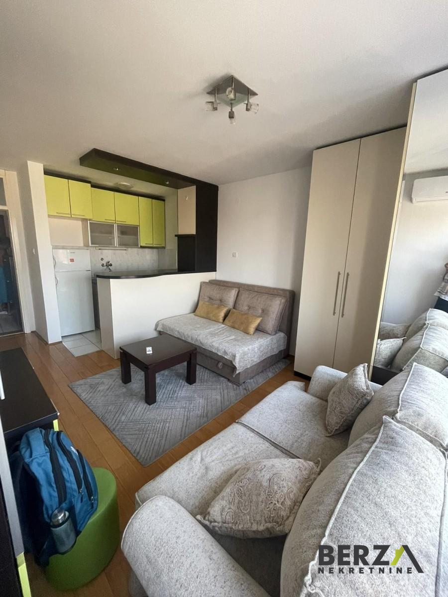 izdavanje - NOVI SAD - ROTKVARIJA - 9108487