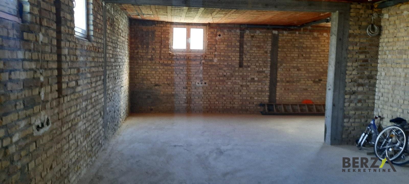 izdavanje - NOVI SAD - KLISA - 9108684