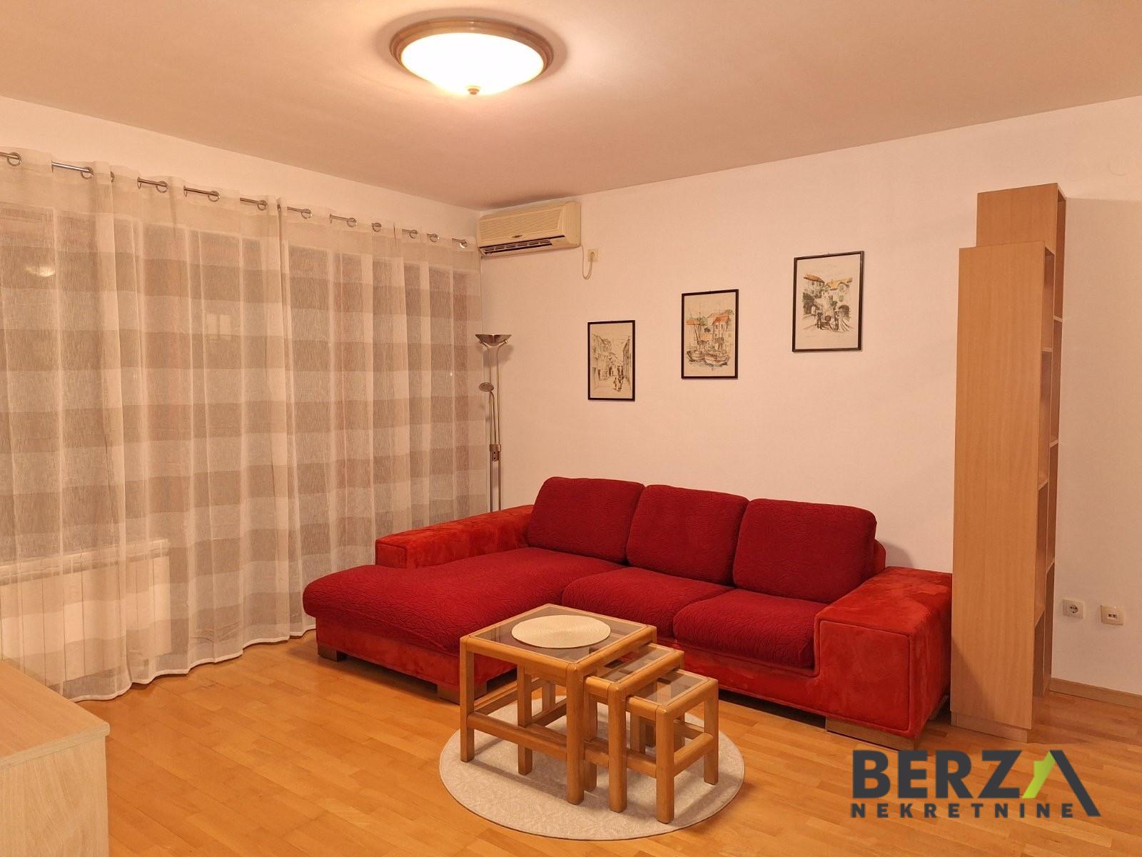 izdavanje - NOVI SAD - CENTAR - 9109451