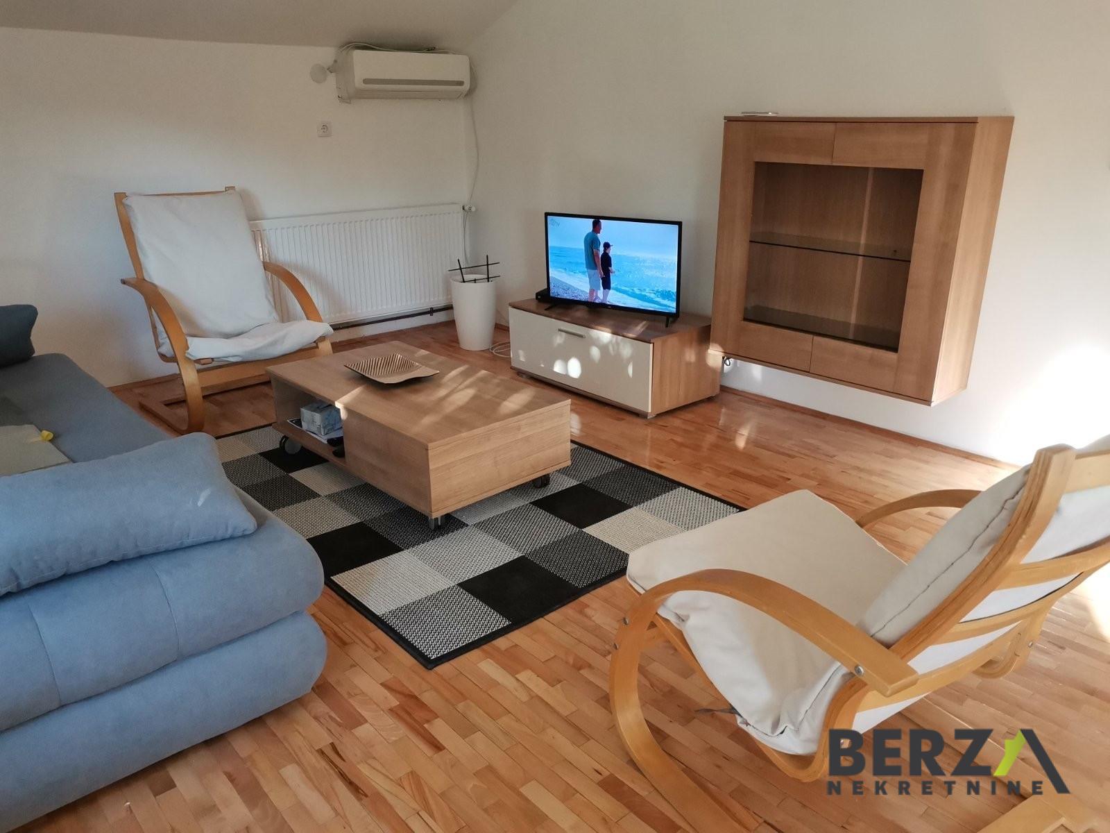 izdavanje - NOVI SAD - PETROVARADIN - 9109454