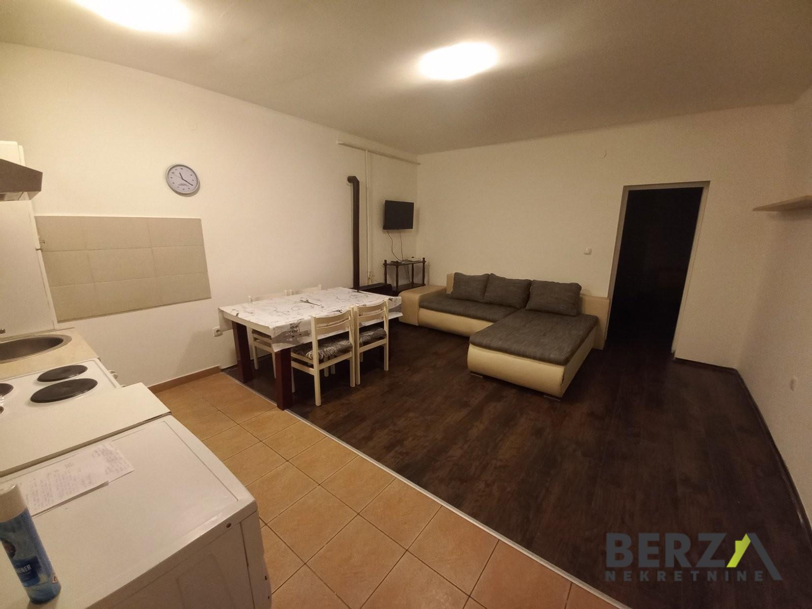 izdavanje - NOVI SAD - SALAJKA - 9109477