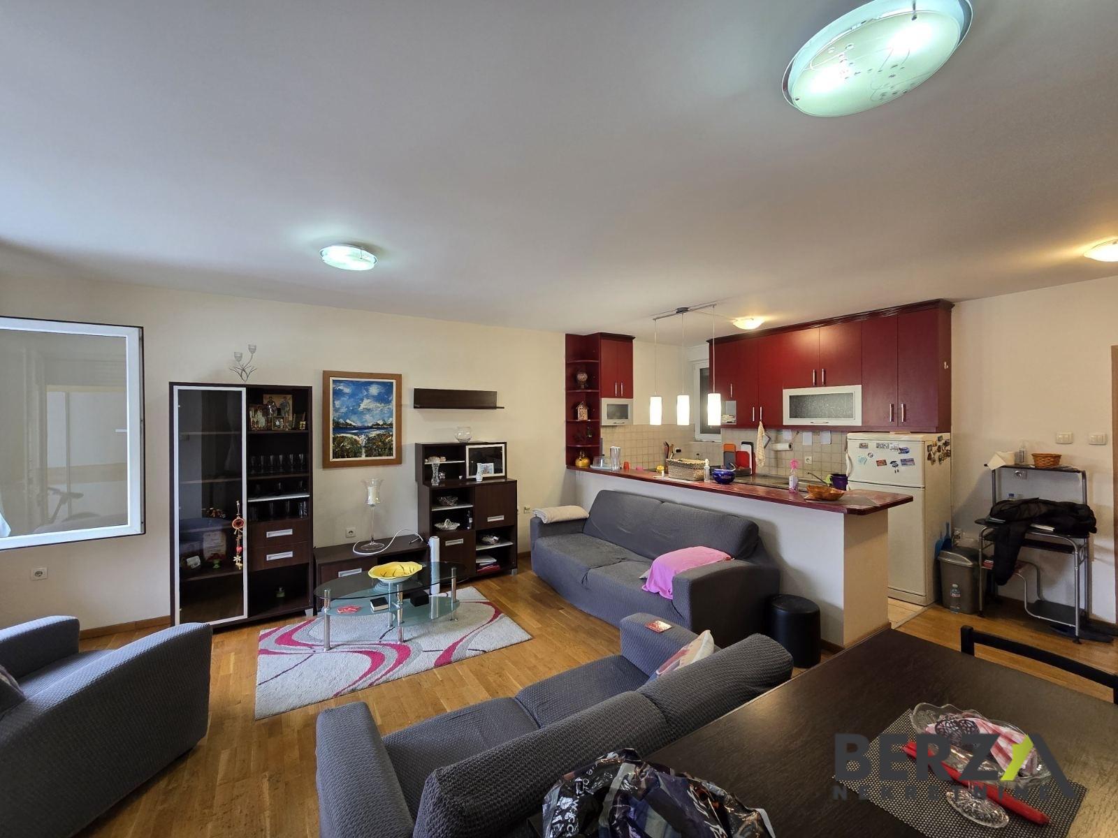 izdavanje - NOVI SAD - BULEVAR EVROPE - 9109518