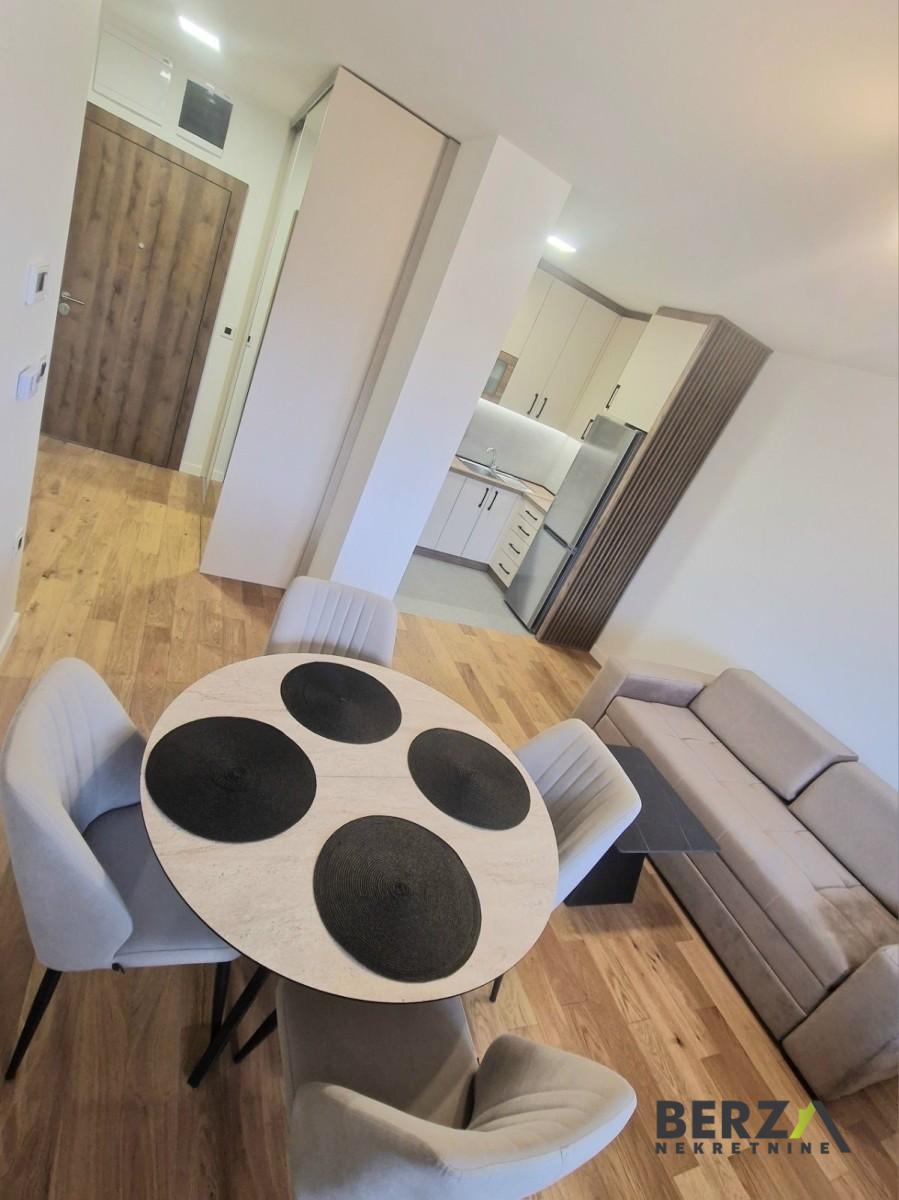 izdavanje - NOVI SAD - BULEVAR PATRIJARHA PAVLA - 9109869