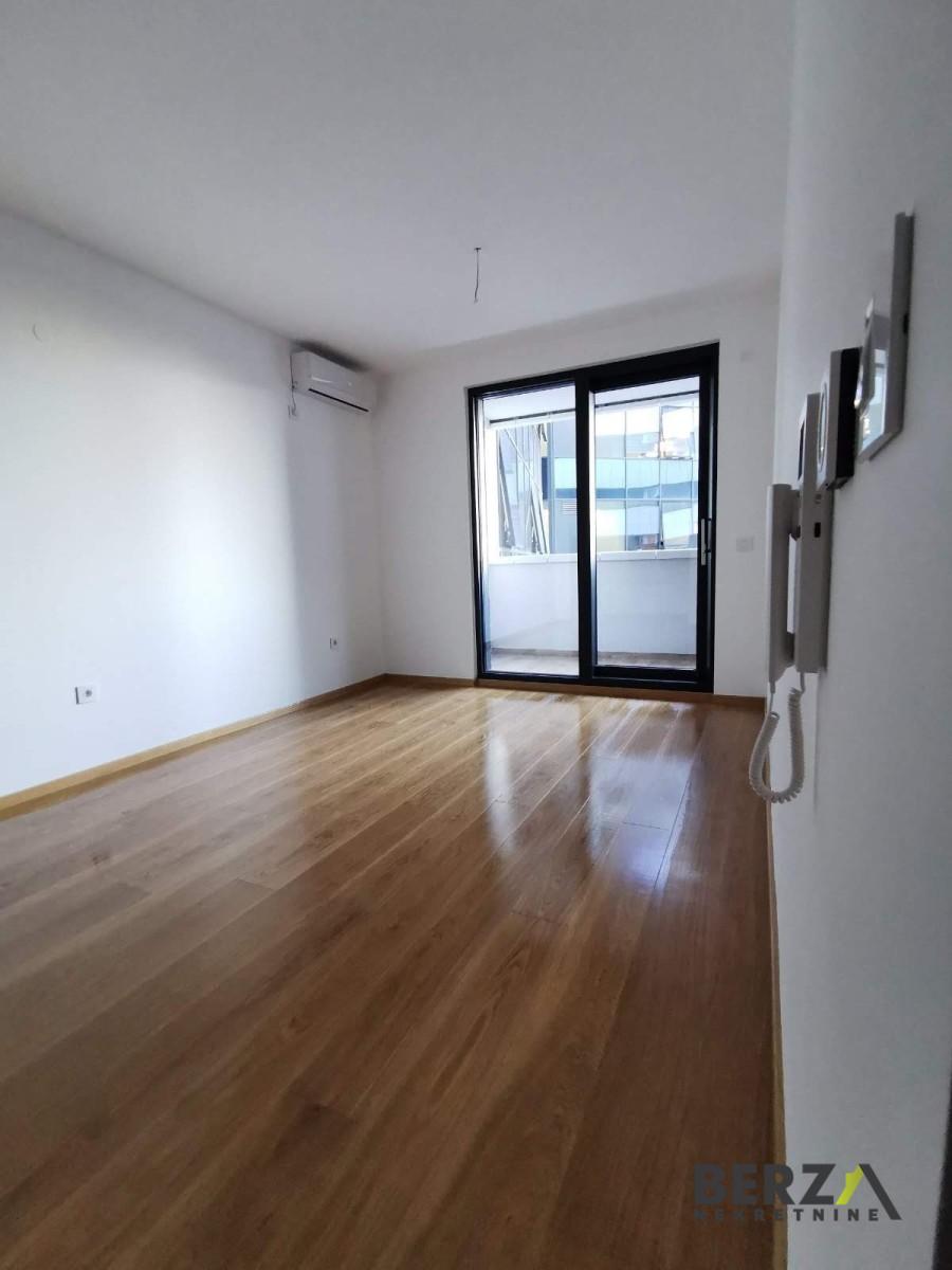 izdavanje - NOVI SAD - CENTAR - 9109997