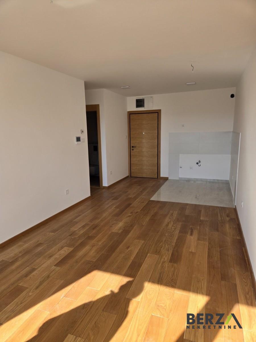 izdavanje - NOVI SAD - CENTAR - 9110258