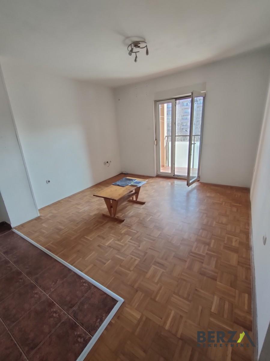 izdavanje - NOVI SAD - ADAMOVIĆEVO NASELJE - 9110287