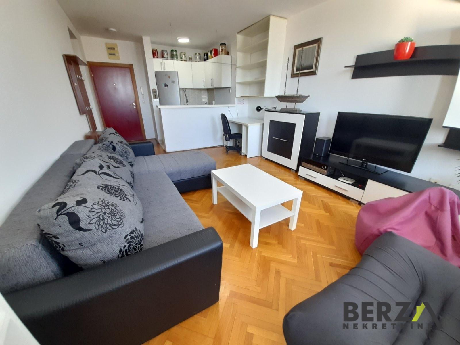 izdavanje - NOVI SAD - BULEVAR - 9110327