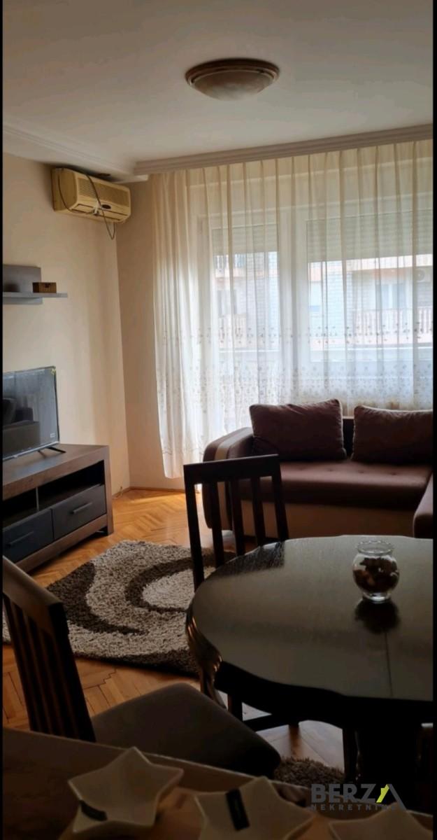 izdavanje - NOVI SAD - BULEVAR - 9110345