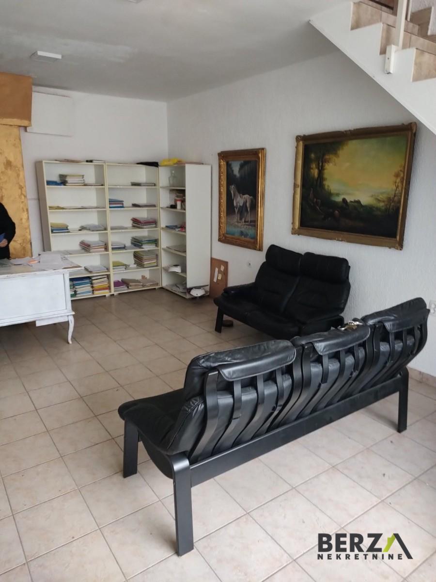izdavanje - NOVI SAD - CARA DUŠANA - 9110492