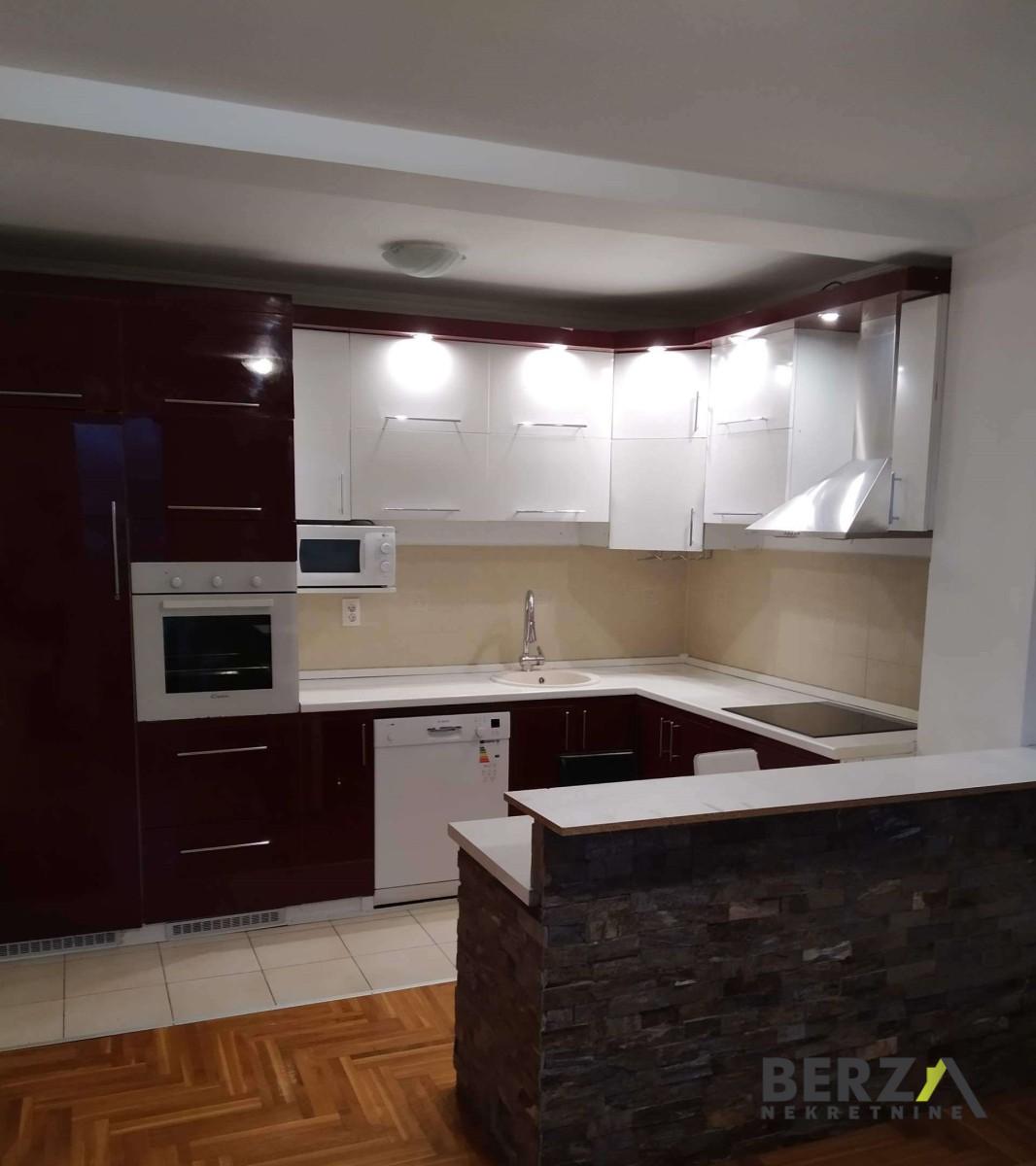 izdavanje - NOVI SAD - BULEVAR PATRIJARHA PAVLA - 9110503
