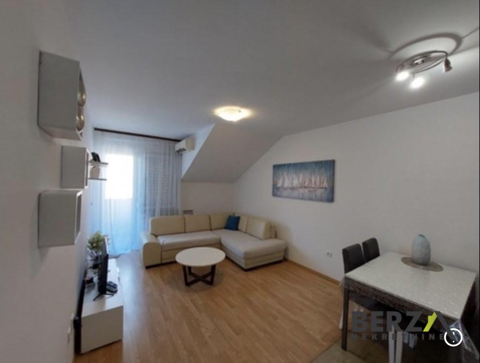 izdavanje - NOVI SAD - ROTKVARIJA - 9110578