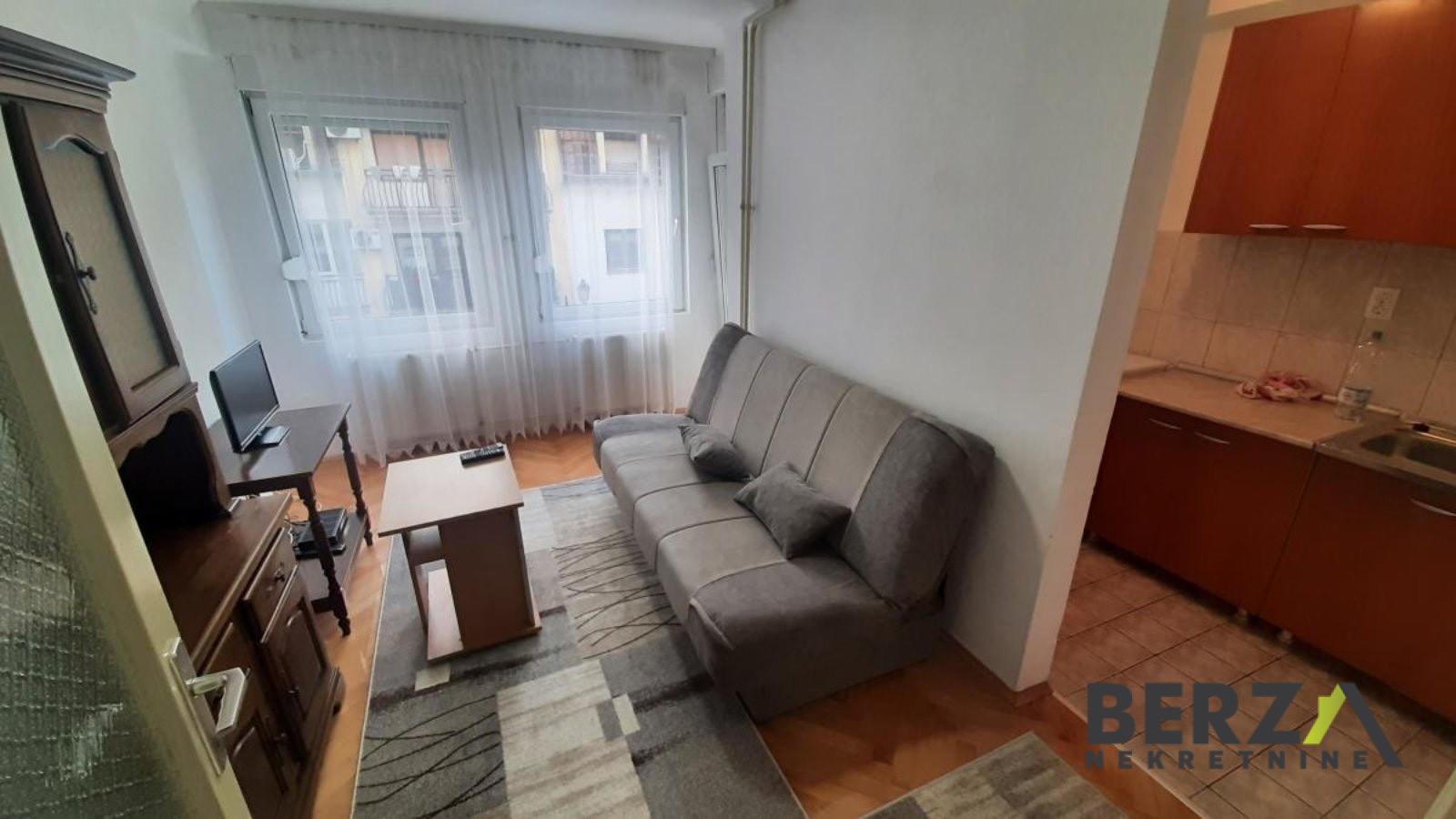 izdavanje - NOVI SAD - BULEVAR - 9110601
