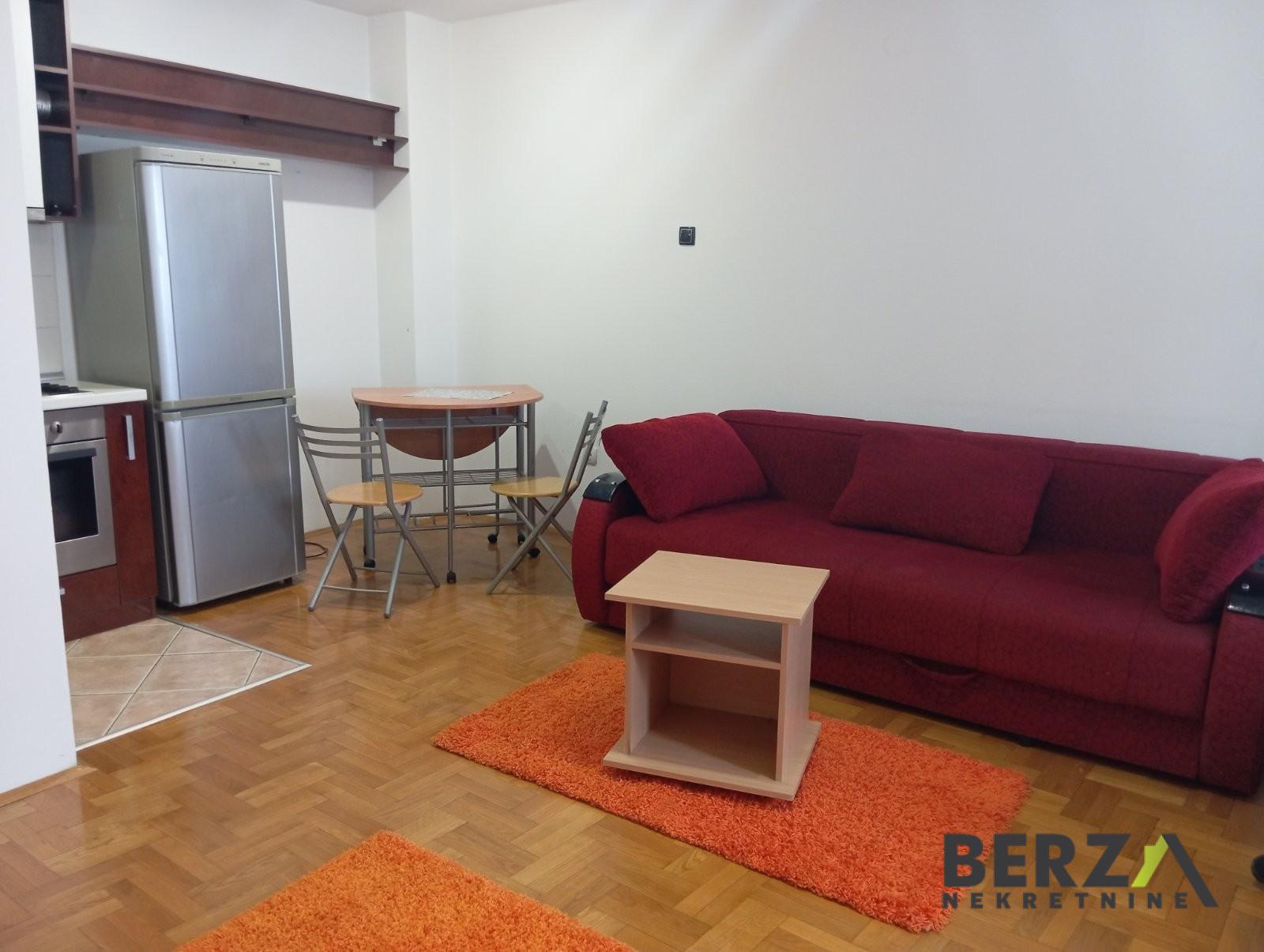 izdavanje - NOVI SAD - CENTAR - 9110618