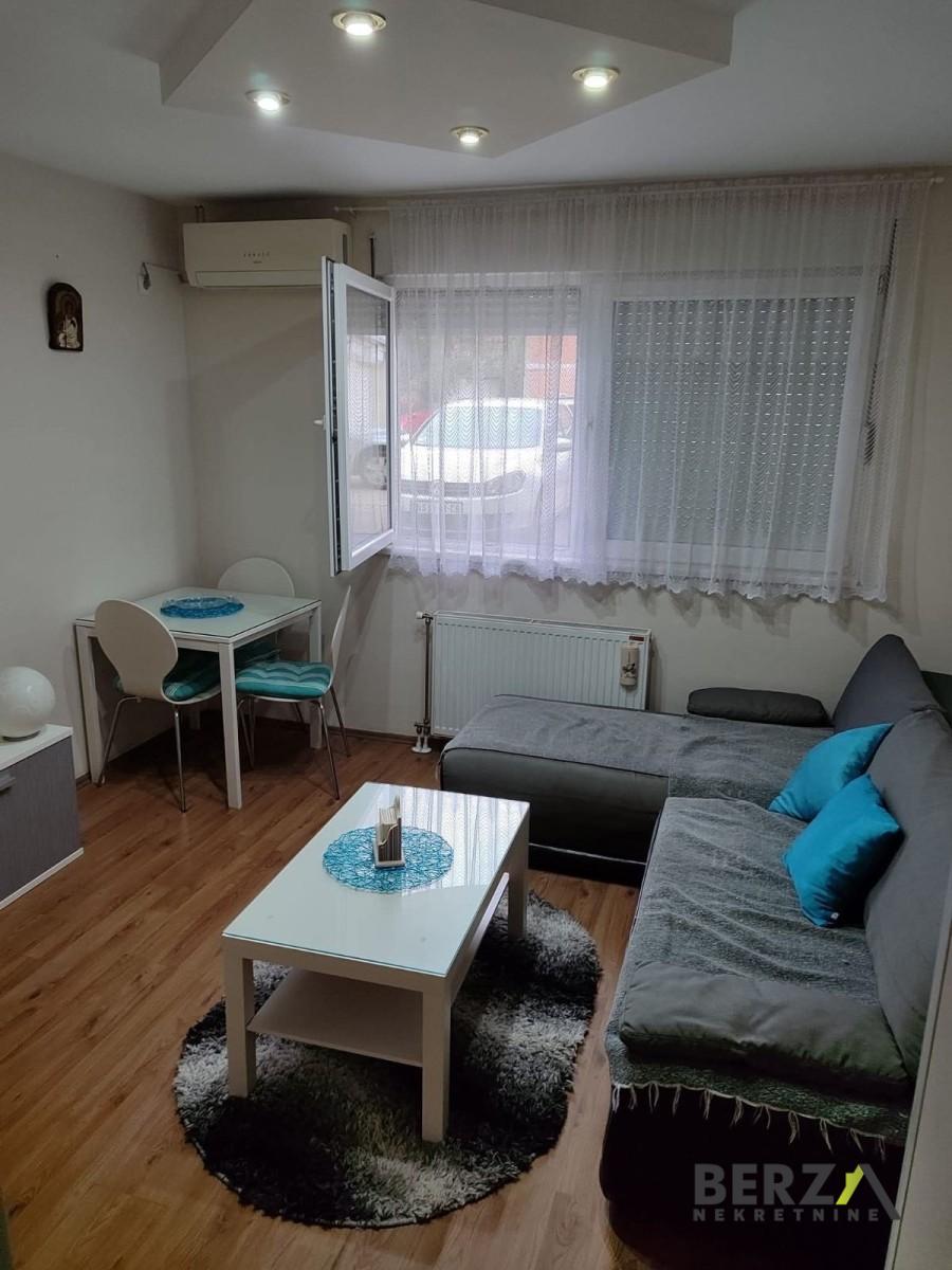izdavanje - NOVI SAD - SALAJKA - 9110687