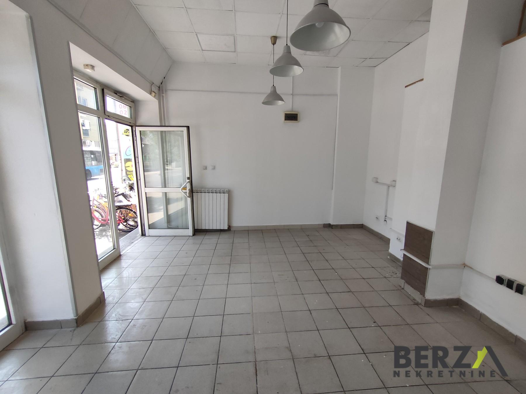 izdavanje - NOVI SAD - ROTKVARIJA - 9110768