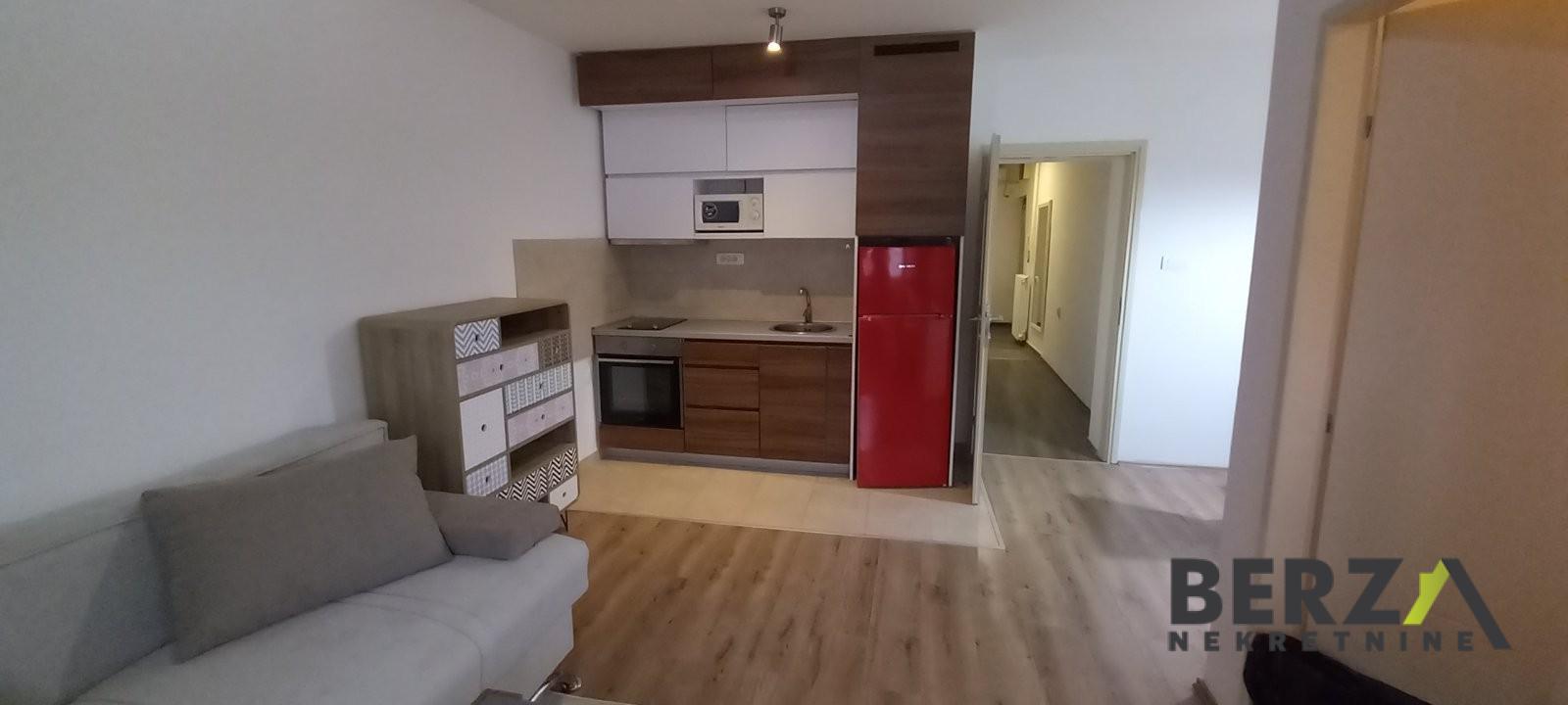 izdavanje - NOVI SAD - CENTAR - 9110770