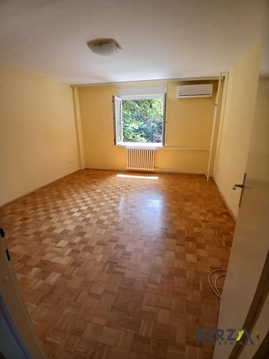 izdavanje - NOVI SAD - BULEVAR - 9110773