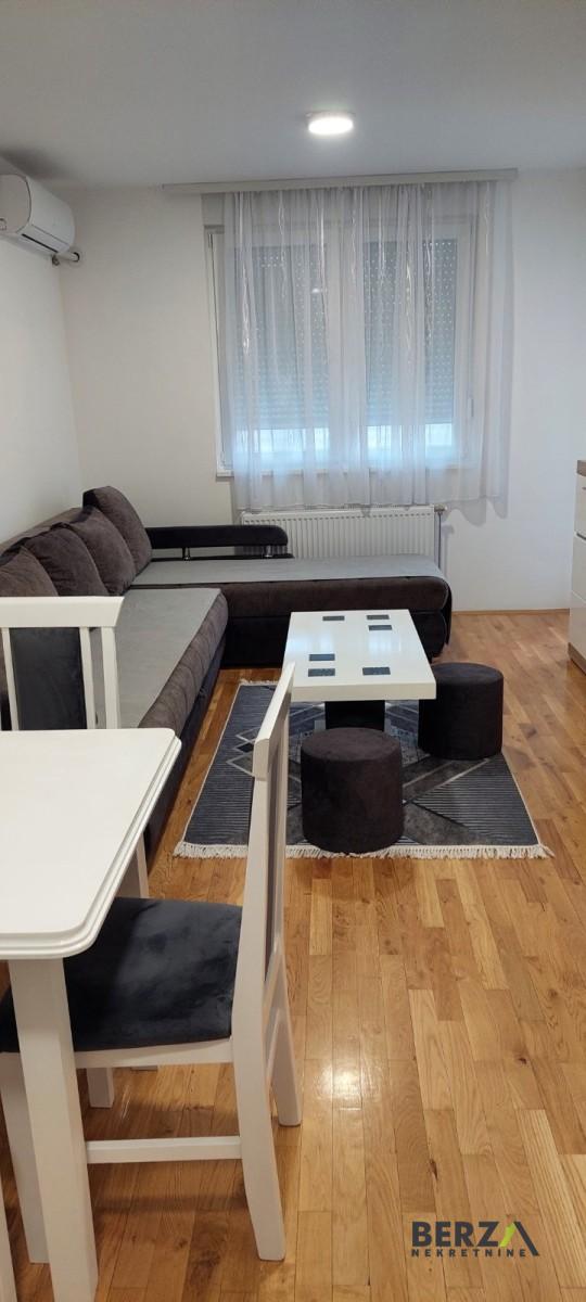 izdavanje - NOVI SAD - SALAJKA - 9110840