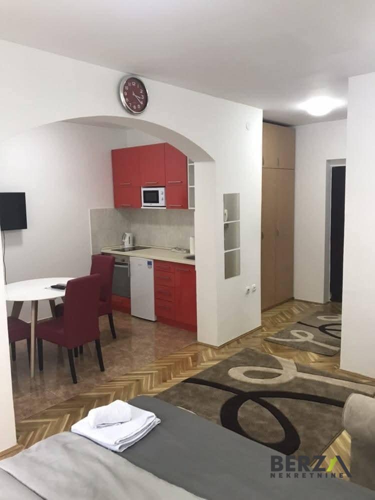 izdavanje - NOVI SAD - CENTAR - 9110851