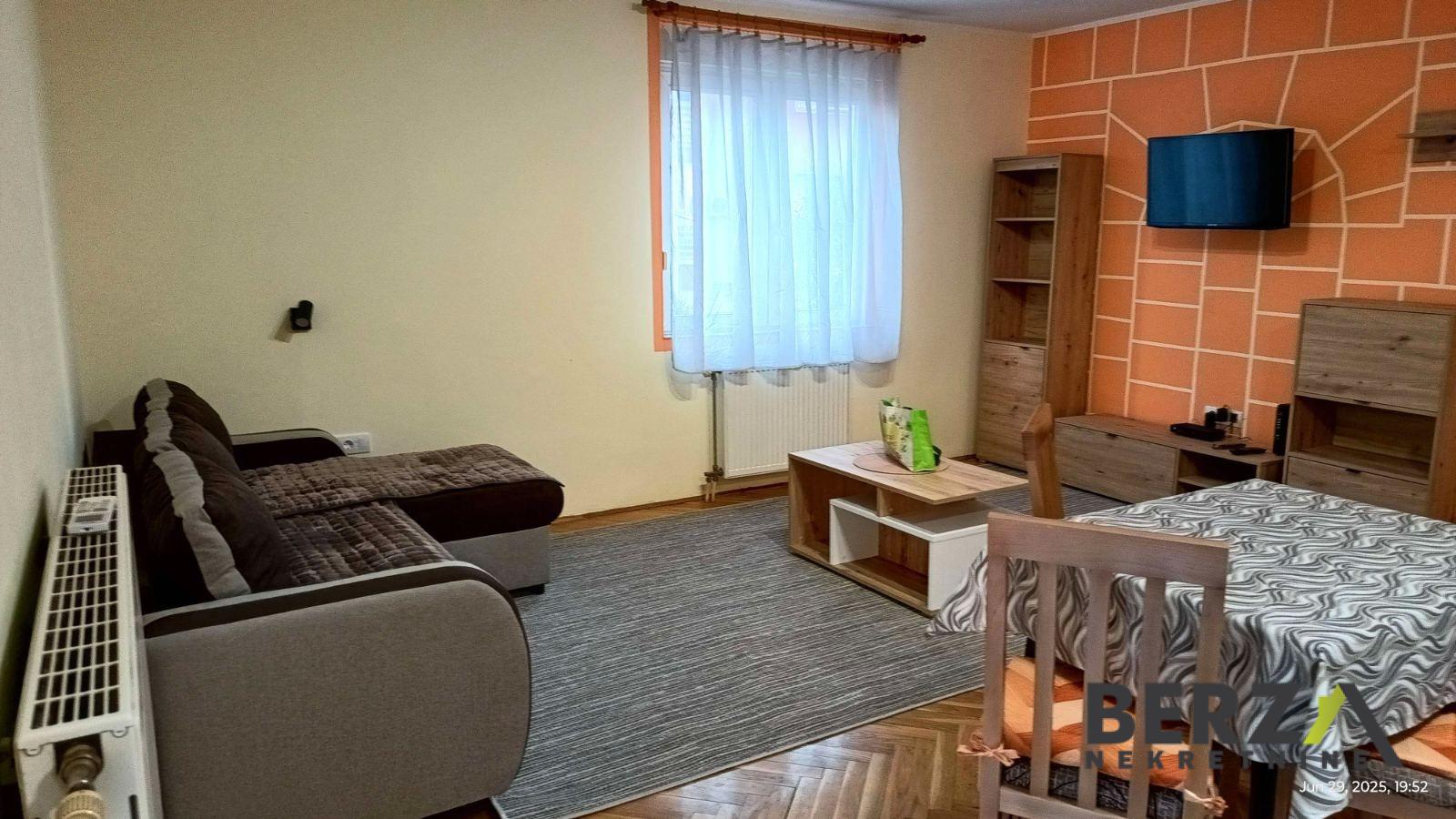 izdavanje - NOVI SAD - CARA DUŠANA - 9110872