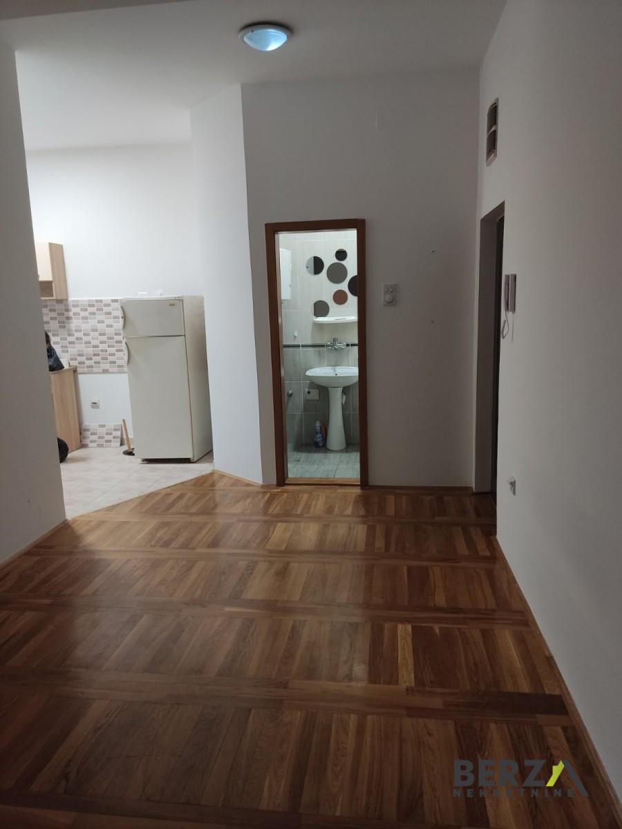 izdavanje - NOVI SAD - CENTAR - 9110886