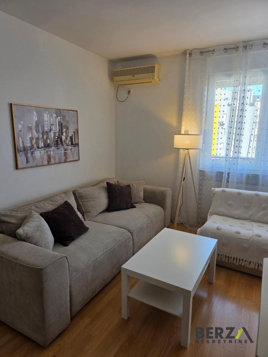 izdavanje - NOVI SAD - CENTAR - 9110890