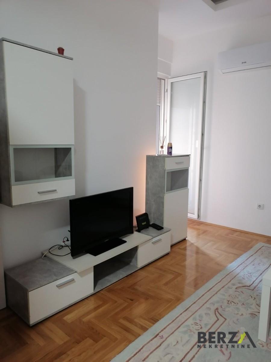 izdavanje - NOVI SAD - SALAJKA - 9110891