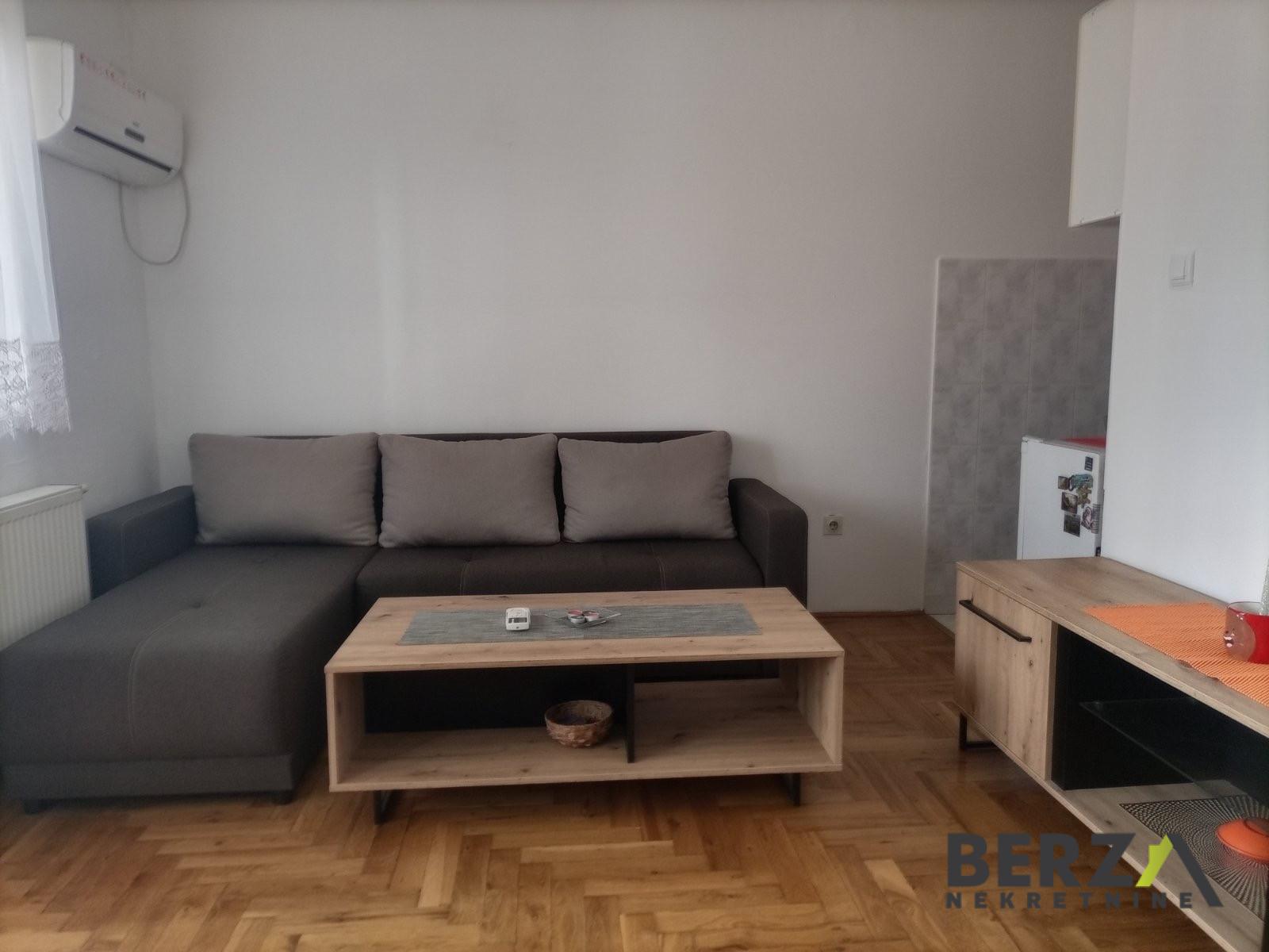 izdavanje - NOVI SAD - CENTAR - 9111128