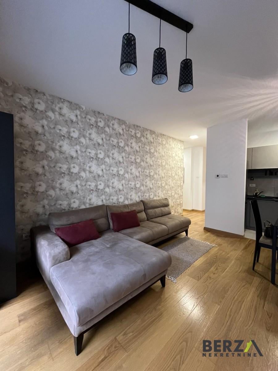 izdavanje - NOVI SAD - CENTAR - 9111475