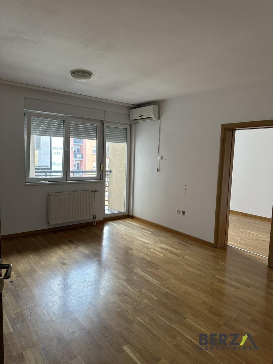 izdavanje - NOVI SAD - BULEVAR - 9111481