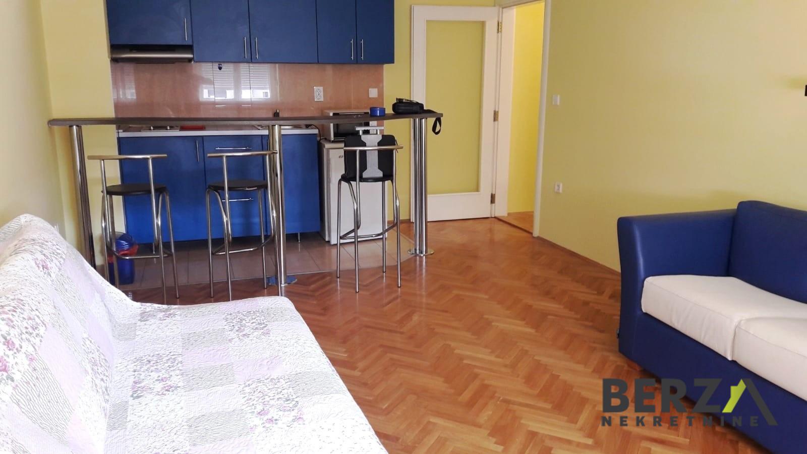 izdavanje - NOVI SAD - CENTAR - 9111488